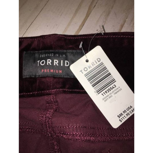 💜3/$25💜 Torrid 14 / 14W Short Velveteen Skinny Jean Burgundy Wine Velvet $88 - Picture 6 of 15